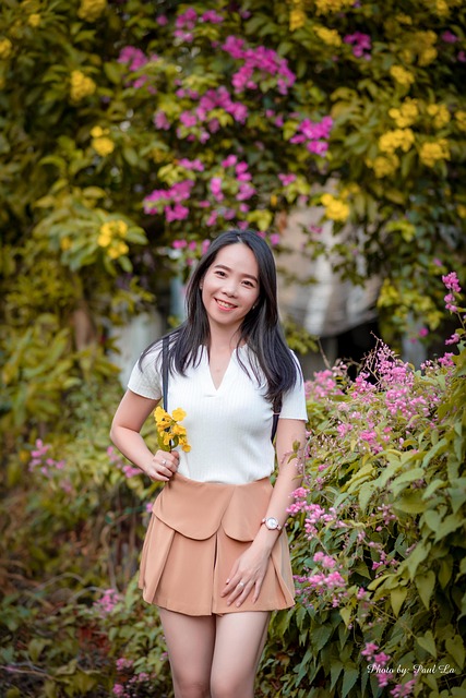 美女微笑模特姿势