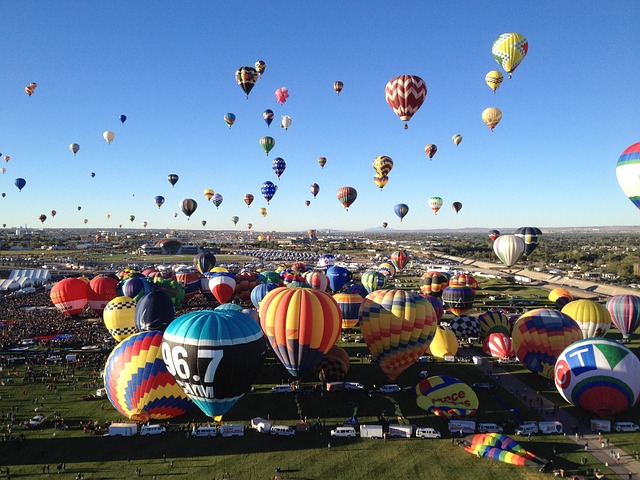 ballon fiesta彩色飞行照片