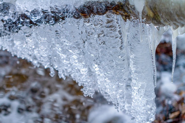 冬季冰柱雪冰水