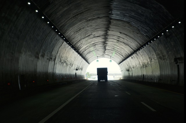 地铁通道公路