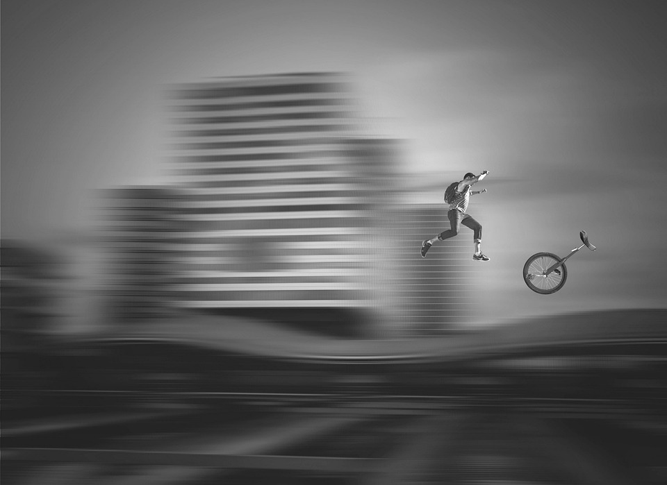 自行车跳跃速度模糊高