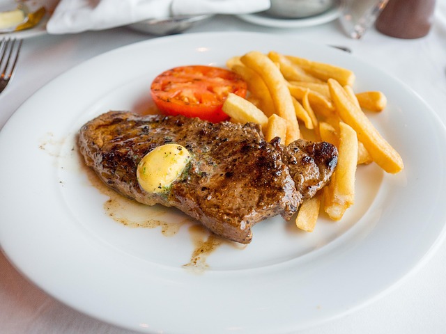 牛排薯条晚餐肉牛肉食品