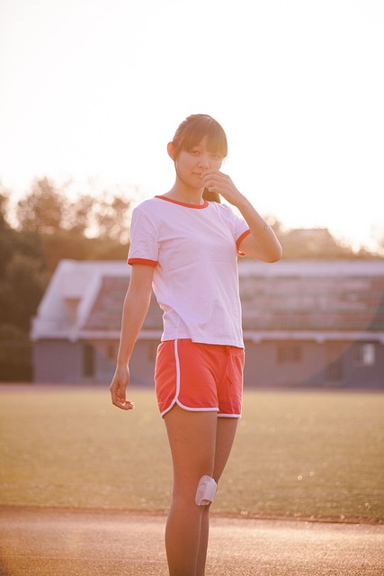 肖像日落美女年轻女性