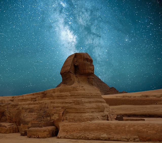 星空金字塔狮身人面像