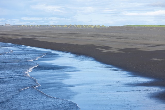 黑沙滩冰岛