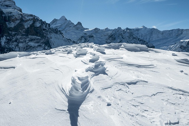 瑞士山区冬季积雪