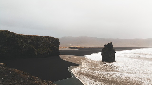 海岸悬崖海雨天气雾