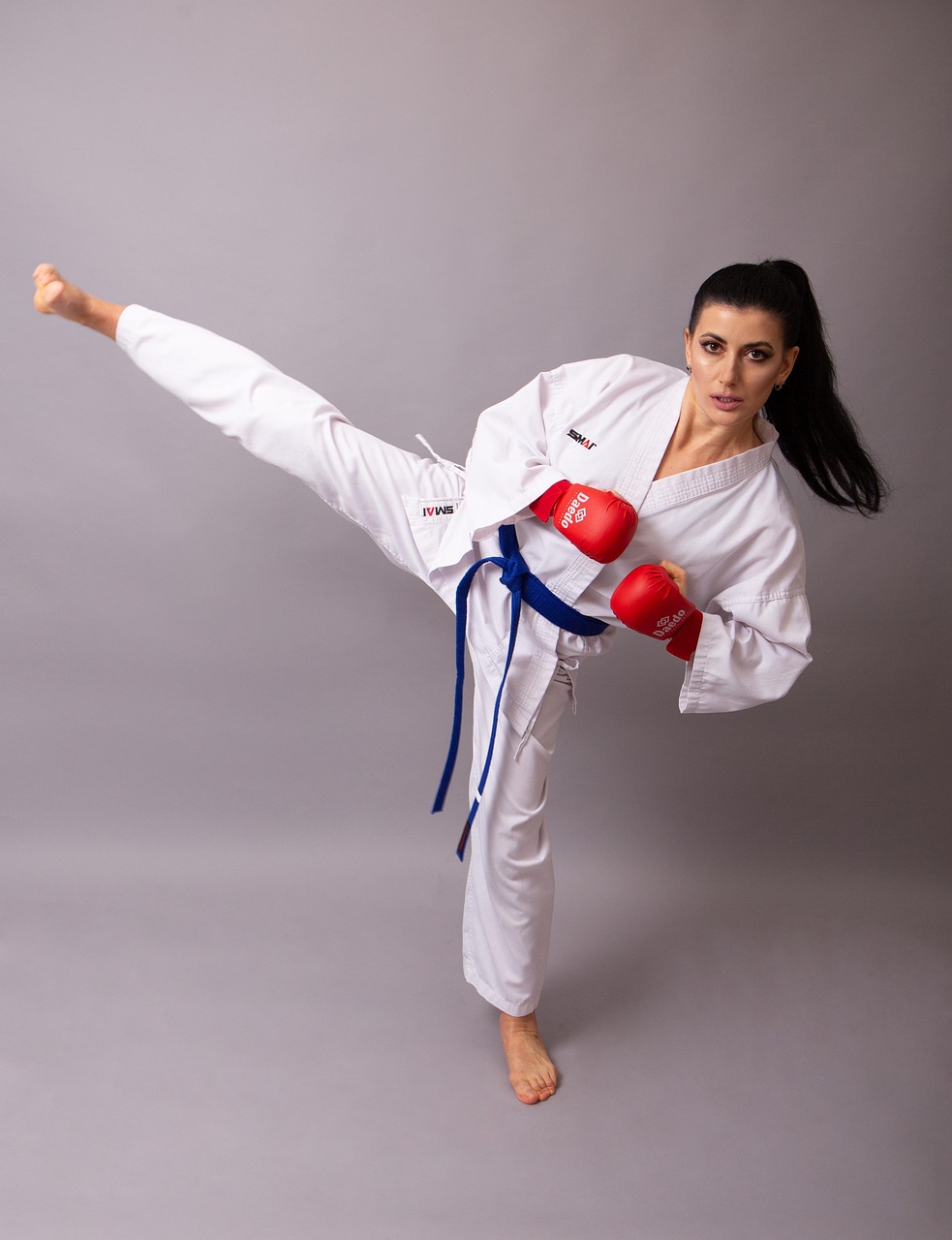 女子肖像空手道运动拳